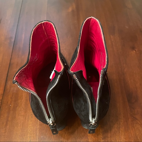 RARE Black Radio Dorateymur Suede Boots - Picture 8 of 10